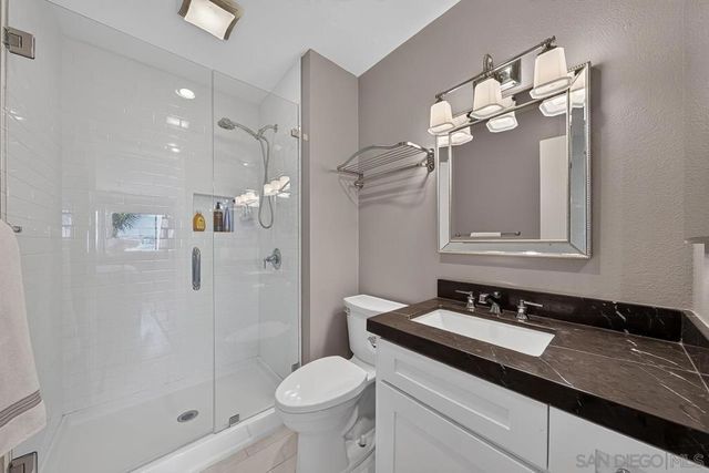 4015 Crown Point Dr. 310, San Diego, CA 92109