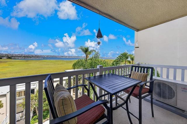 4015 Crown Point Dr. 310, San Diego, CA 92109