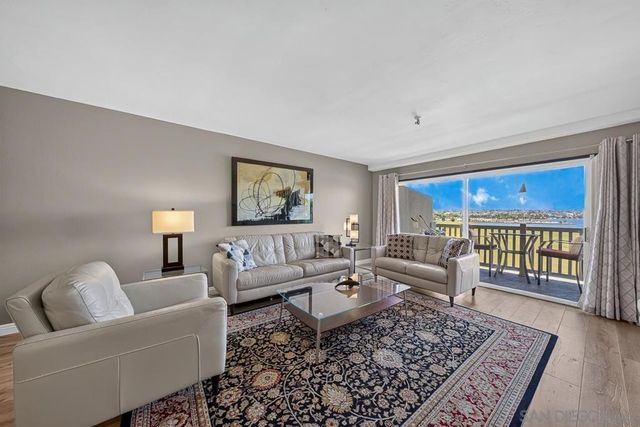 4015 Crown Point Dr. 310, San Diego, CA 92109