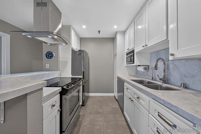 4015 Crown Point Dr. 310, San Diego, CA 92109