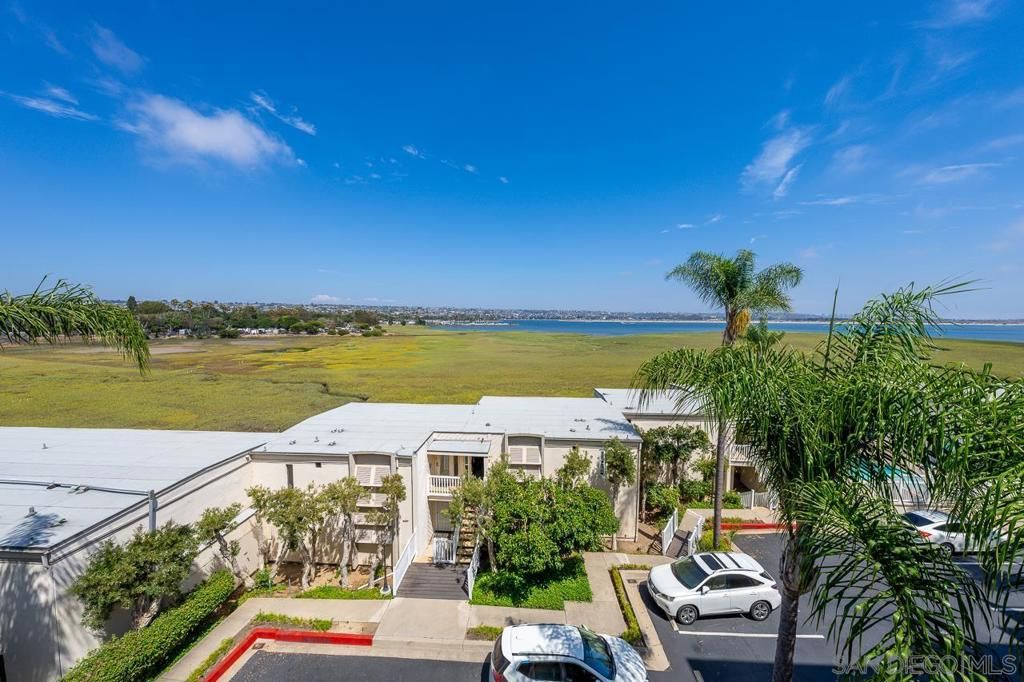 Image 22 of property listing at 4015 Crown Point Dr. 310, San Diego, CA 92109