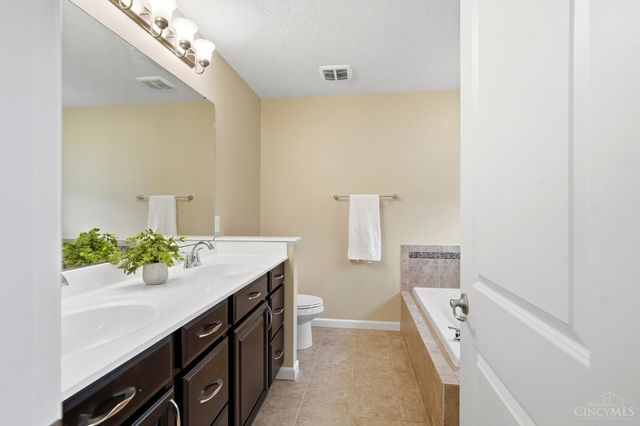 9558 Union Park, West Chester, OH 45069