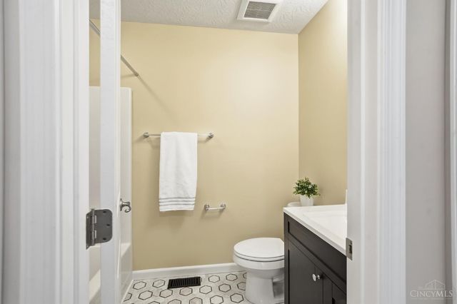 9558 Union Park, West Chester, OH 45069
