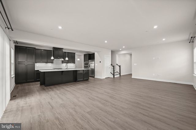 800 MOORE GATE WAY, Bowie, MD 20716