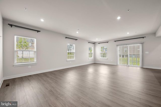 800 MOORE GATE WAY, Bowie, MD 20716