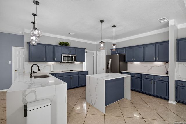 6207 SPRING VLY, San Antonio, TX 78247