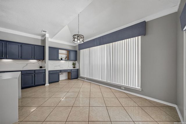 6207 SPRING VLY, San Antonio, TX 78247