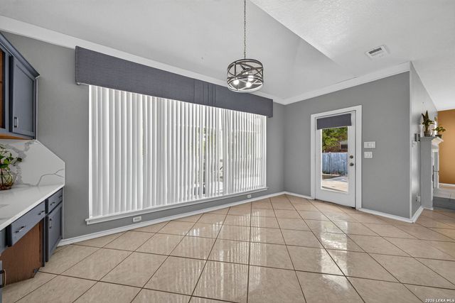 6207 SPRING VLY, San Antonio, TX 78247