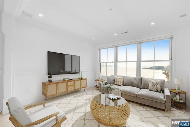 22 Ave At Port Imperial 403, West New York, NJ 07093