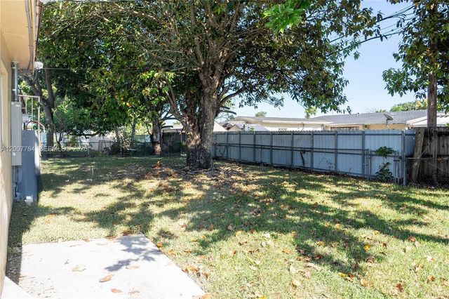 4000 NW 195th St, Miami Gardens, FL 33055