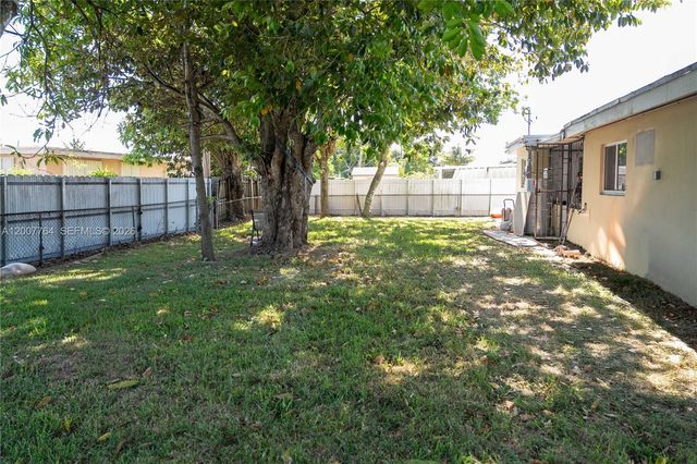 4000 NW 195th St, Miami Gardens, FL 33055