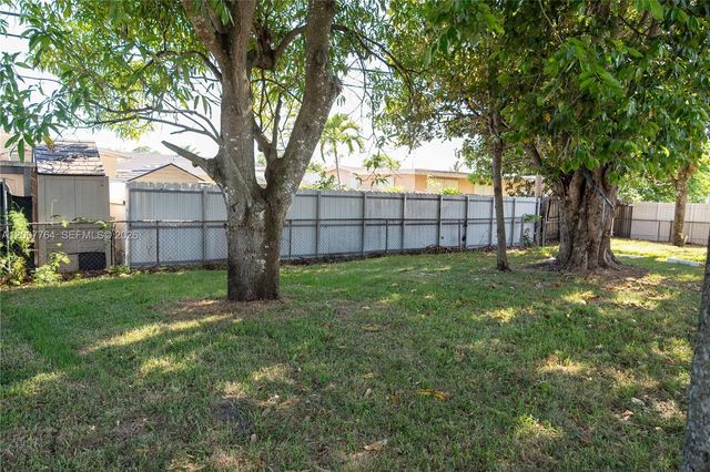 4000 NW 195th St, Miami Gardens, FL 33055