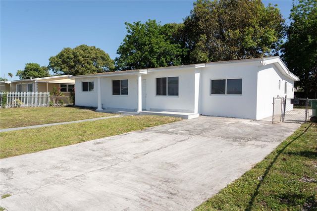 4000 NW 195th St, Miami Gardens, FL 33055