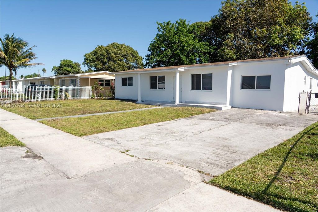 4000 NW 195th St, Miami Gardens, FL 33055
