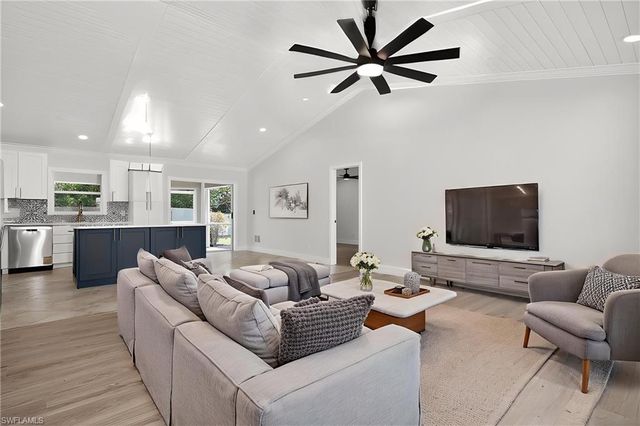 1213 SW 10th PL, Cape Coral, FL 33991