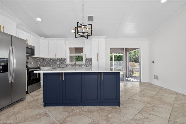 1213 SW 10th PL, Cape Coral, FL 33991