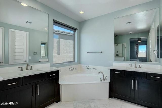 2942 W AMBER SUN Drive, Phoenix, AZ 85085