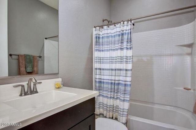 2942 W AMBER SUN Drive, Phoenix, AZ 85085