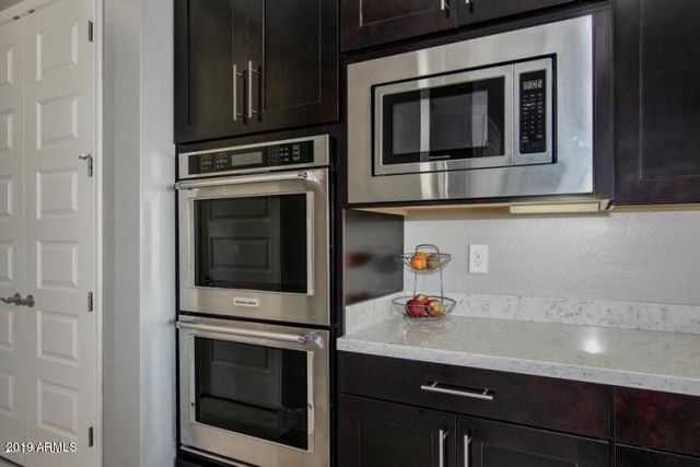 2942 W AMBER SUN Drive, Phoenix, AZ 85085