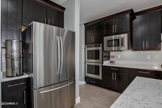 2942 W AMBER SUN Drive, Phoenix, AZ 85085