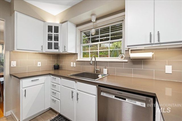 1025 W Highland View Dr, Boise, ID 83702