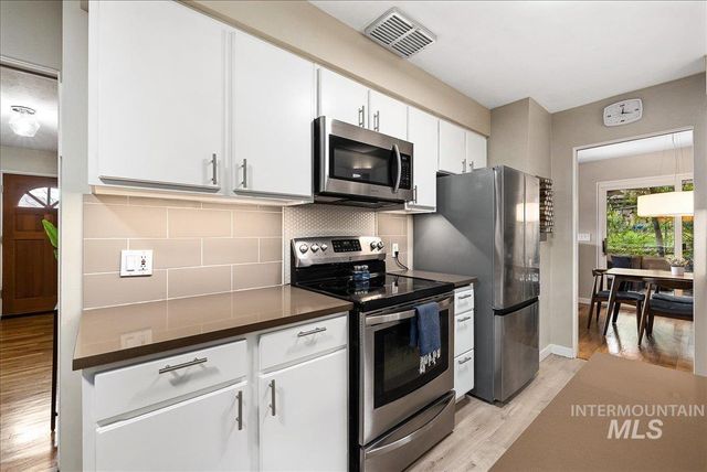 1025 W Highland View Dr, Boise, ID 83702