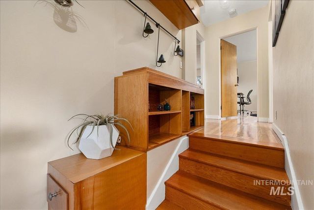 1025 W Highland View Dr, Boise, ID 83702