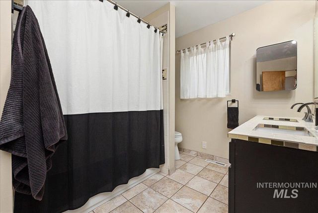 1025 W Highland View Dr, Boise, ID 83702