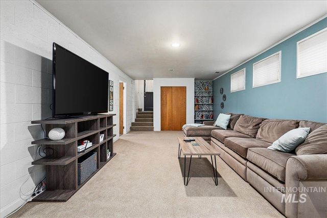 1025 W Highland View Dr, Boise, ID 83702