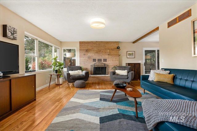 1025 W Highland View Dr, Boise, ID 83702