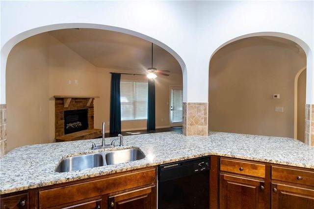 70 Sylvan Loop, Fayetteville, GA 30214