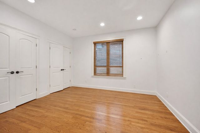 2323 Douglas Avenue, Des Plaines, IL 60018