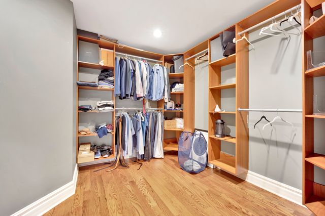 2323 Douglas Avenue, Des Plaines, IL 60018