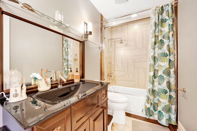 2323 Douglas Avenue, Des Plaines, IL 60018