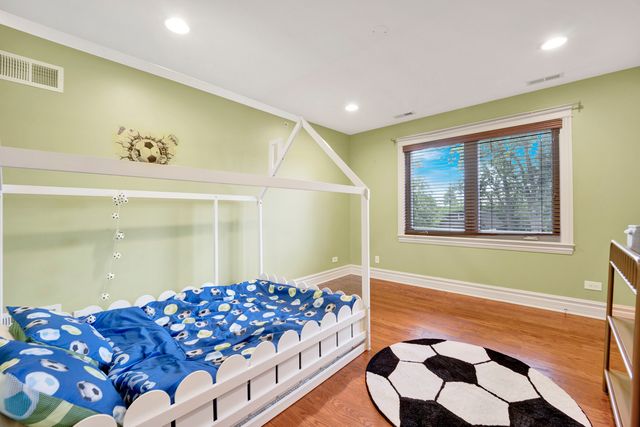 2323 Douglas Avenue, Des Plaines, IL 60018