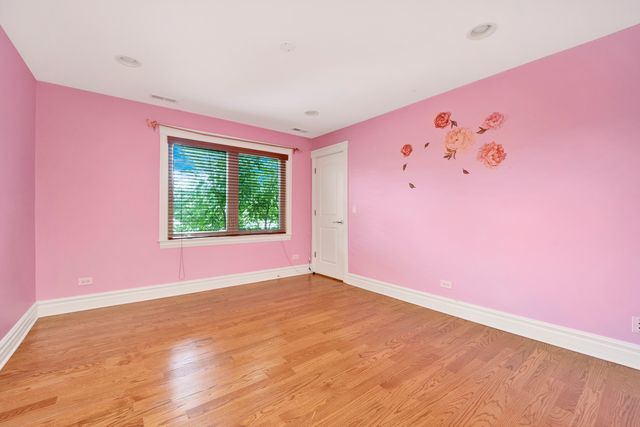 2323 Douglas Avenue, Des Plaines, IL 60018