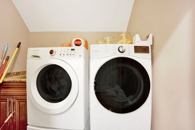 2323 Douglas Avenue, Des Plaines, IL 60018