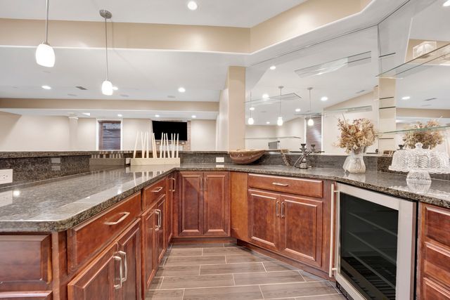 2323 Douglas Avenue, Des Plaines, IL 60018