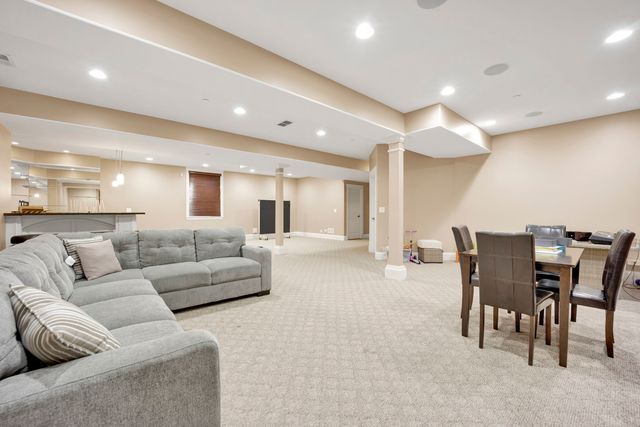 2323 Douglas Avenue, Des Plaines, IL 60018