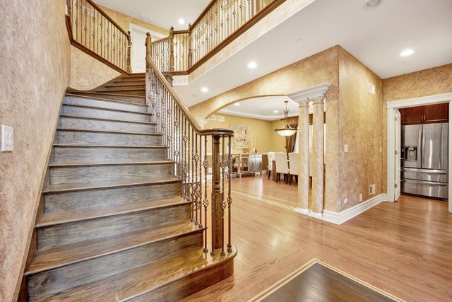 2323 Douglas Avenue, Des Plaines, IL 60018