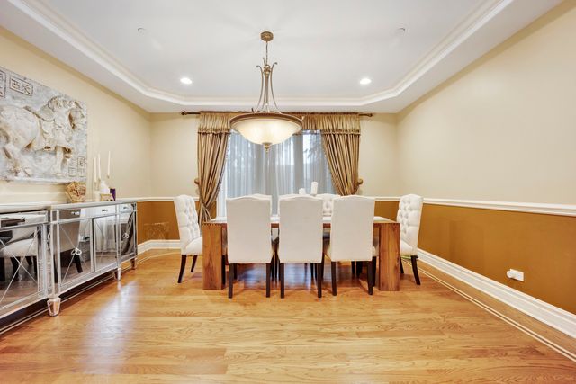 2323 Douglas Avenue, Des Plaines, IL 60018