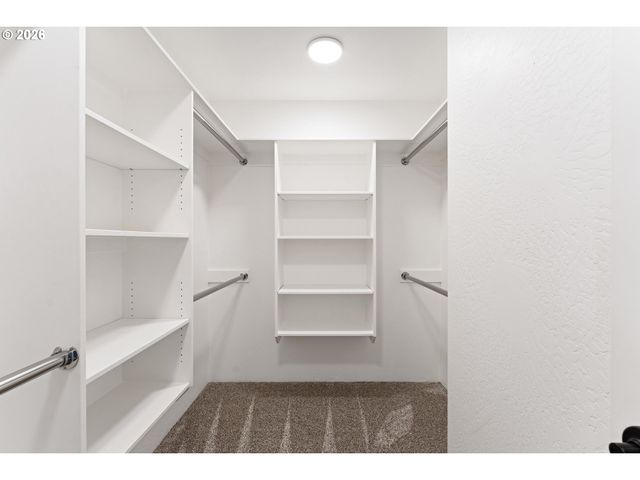 1876 Sw MISTYBROOK Dr, Grants Pass, OR 97527