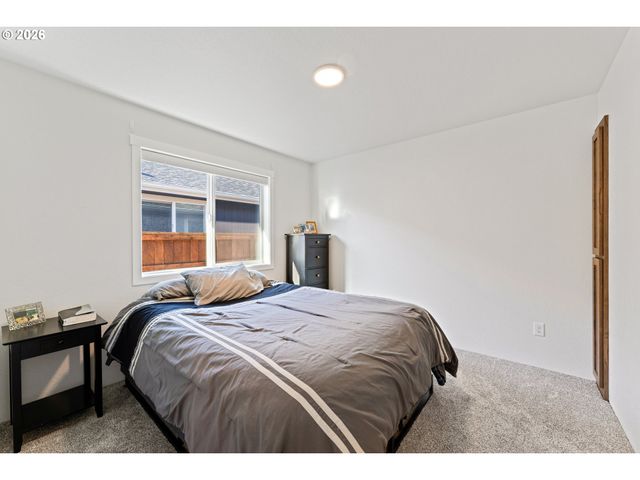 1876 Sw MISTYBROOK Dr, Grants Pass, OR 97527