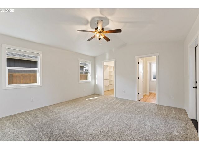 1876 Sw MISTYBROOK Dr, Grants Pass, OR 97527