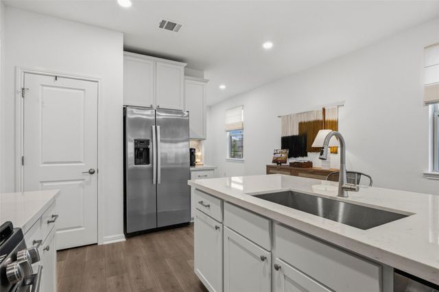 858 Papaya DR, Buda, TX 78610