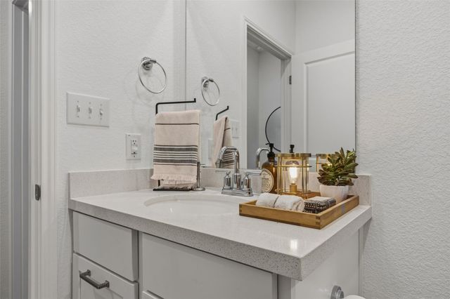 858 Papaya DR, Buda, TX 78610