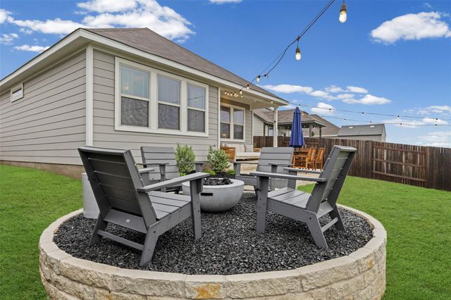 858 Papaya DR, Buda, TX 78610