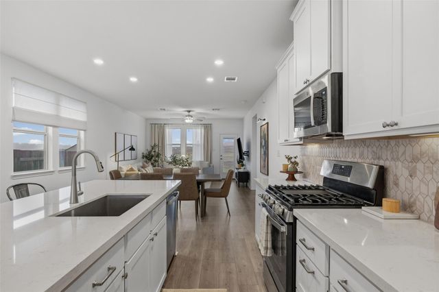 858 Papaya DR, Buda, TX 78610