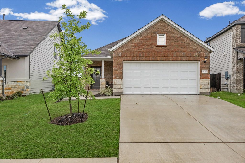 858 Papaya DR, Buda, TX 78610