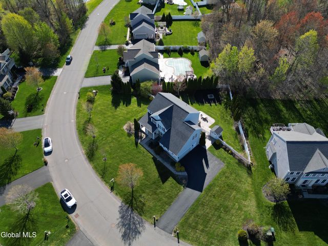 43 Chester Drive, Halfmoon, NY 12188
